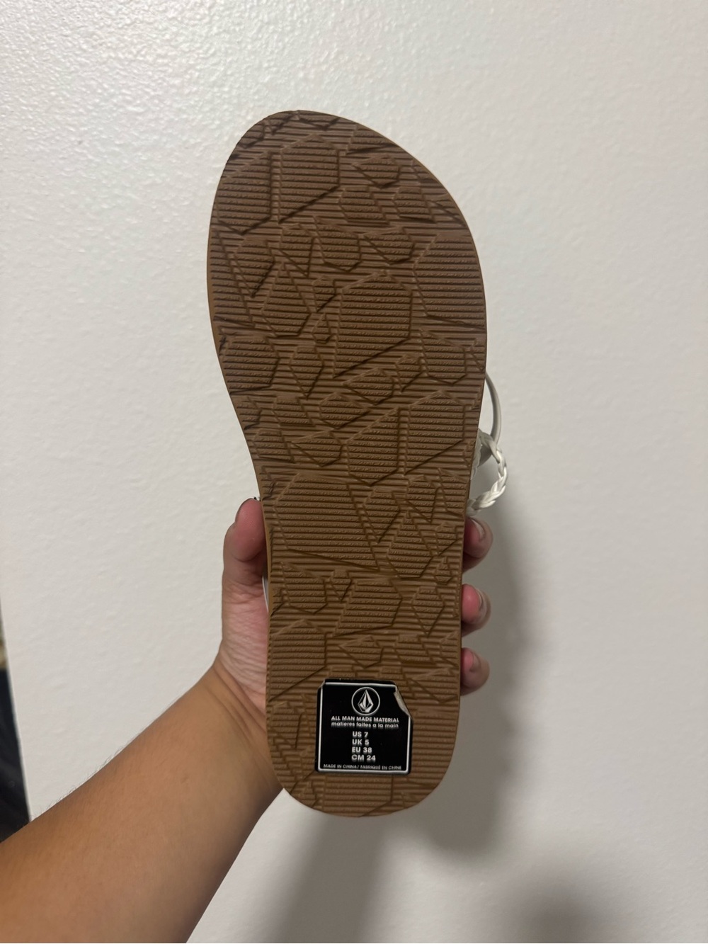 Volcom Slippers - Picture 2 of 3